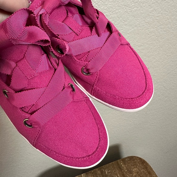 New Koolaburra by UGG Canvas Suede Ribbon Lace Sneakers - Picture 6 of 10